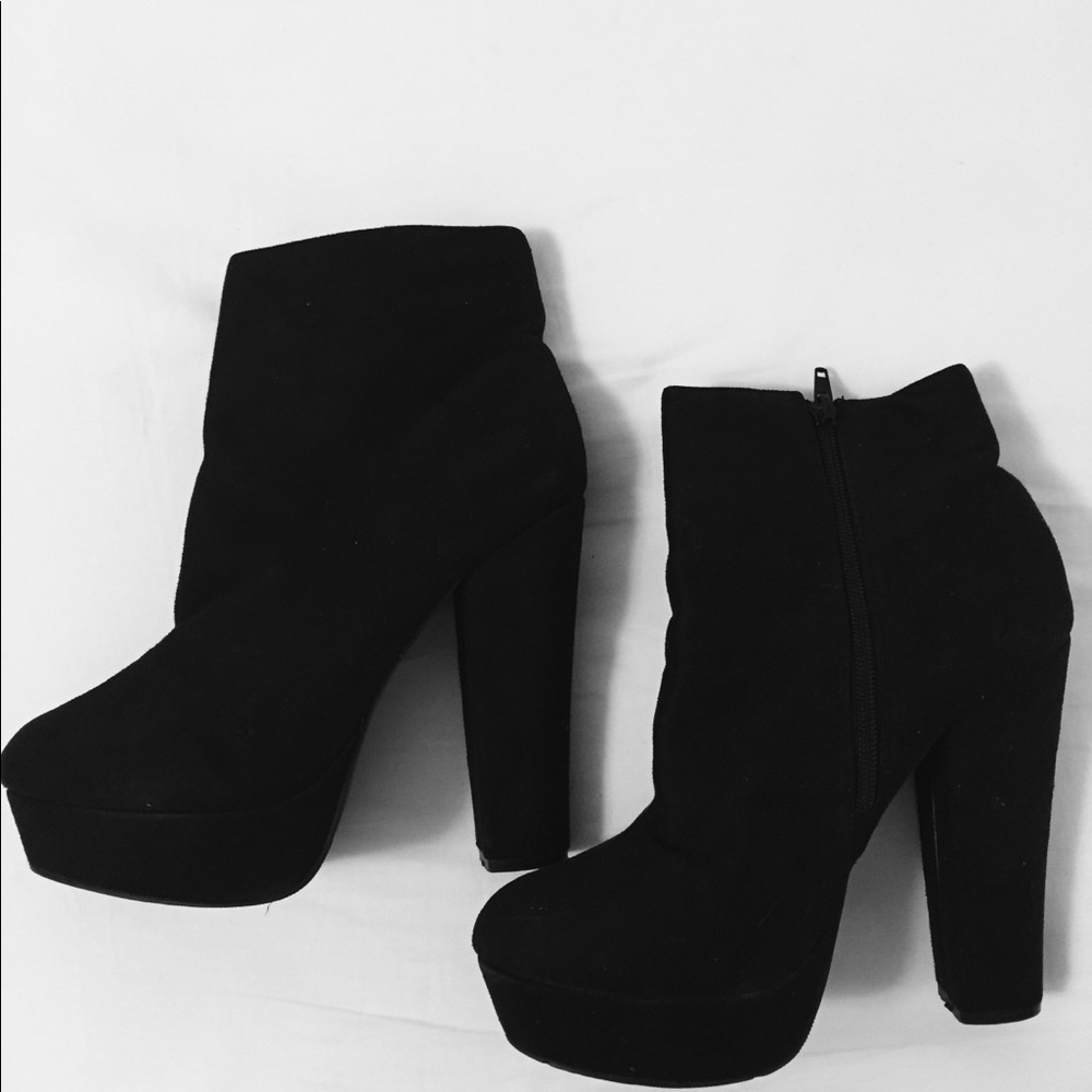 Forever 21 heeled booties size 8. BEST OFFER!!